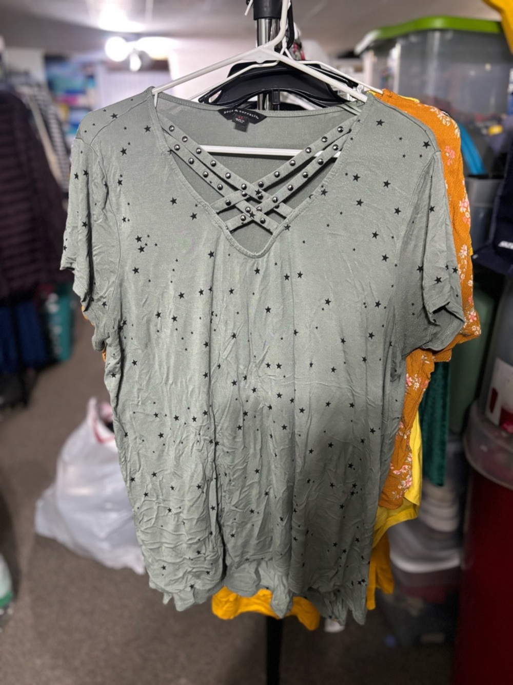 Rock & Republic Sage Star-Print Short Sleeve Top with Crisscross Stud Neck